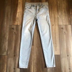 American Eagle AE Light Wash High Rise Jegging Size 4 in Excellent Condition